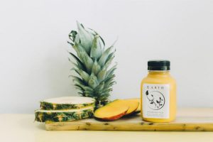 photo 1525904097878 94fb15835963cropentropycstinysrgbfitmaxfmjpgixidM3wxNDA1NTd8MHwxfHNlYXJjaHwxM3x8anVpY2VzJTIwaG9uZXl8ZW58MXwwfHx8MTc0Njc5MTAwOHwwixlibrb 4.1.0q80w1080
